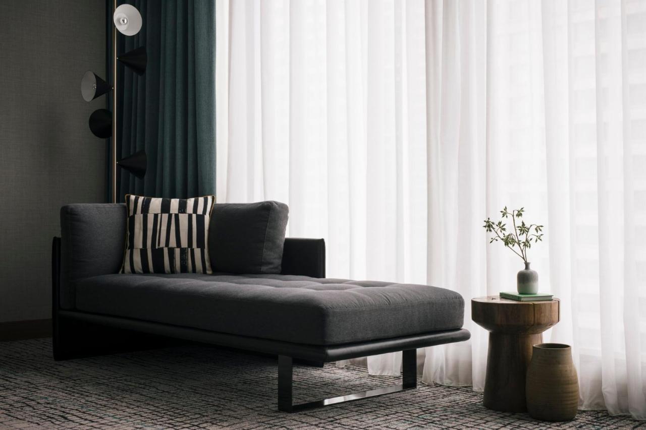 فندق Kimpton Maa-Lai Bangkok By Ihg المظهر الخارجي الصورة A modern chaise longue