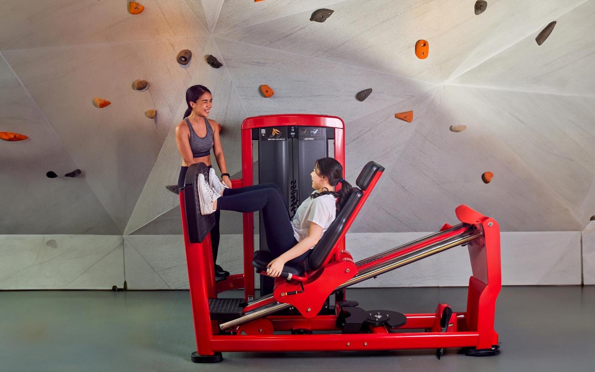 فندق Kimpton Maa-Lai Bangkok By Ihg المظهر الخارجي الصورة Leg press machine